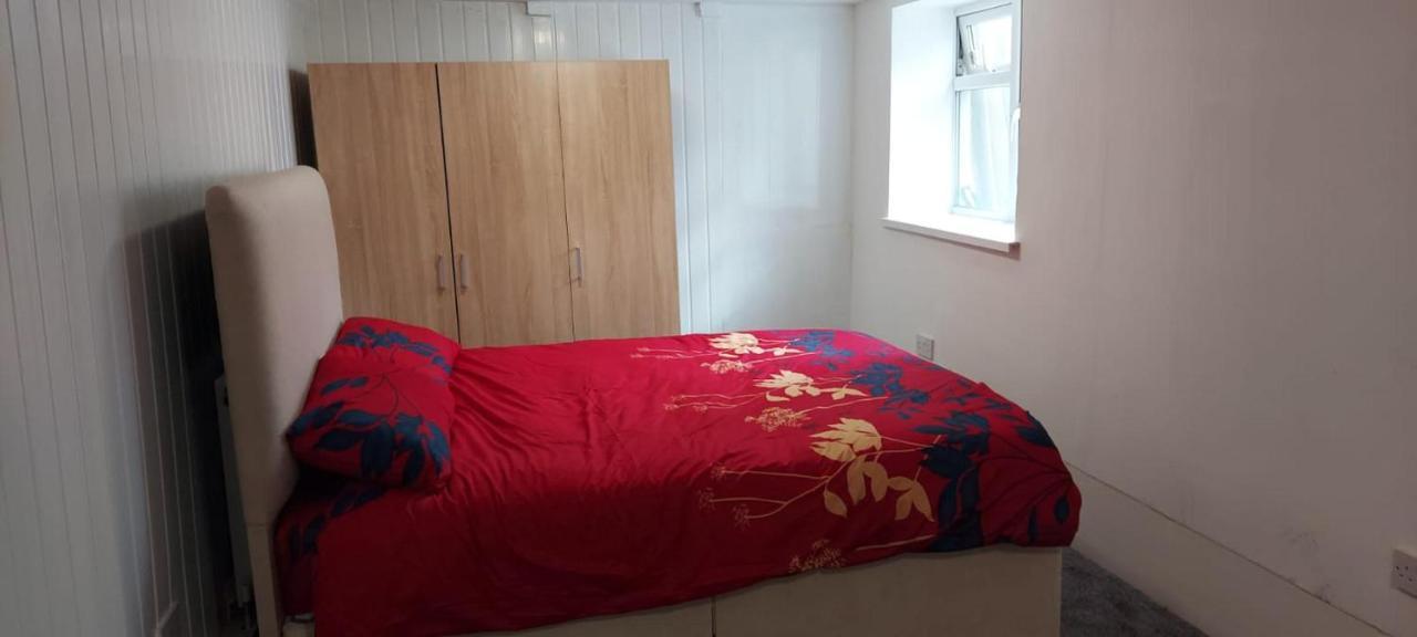 Lovely 3-Bed Apartment In Parkgate Rotherham Exterior photo