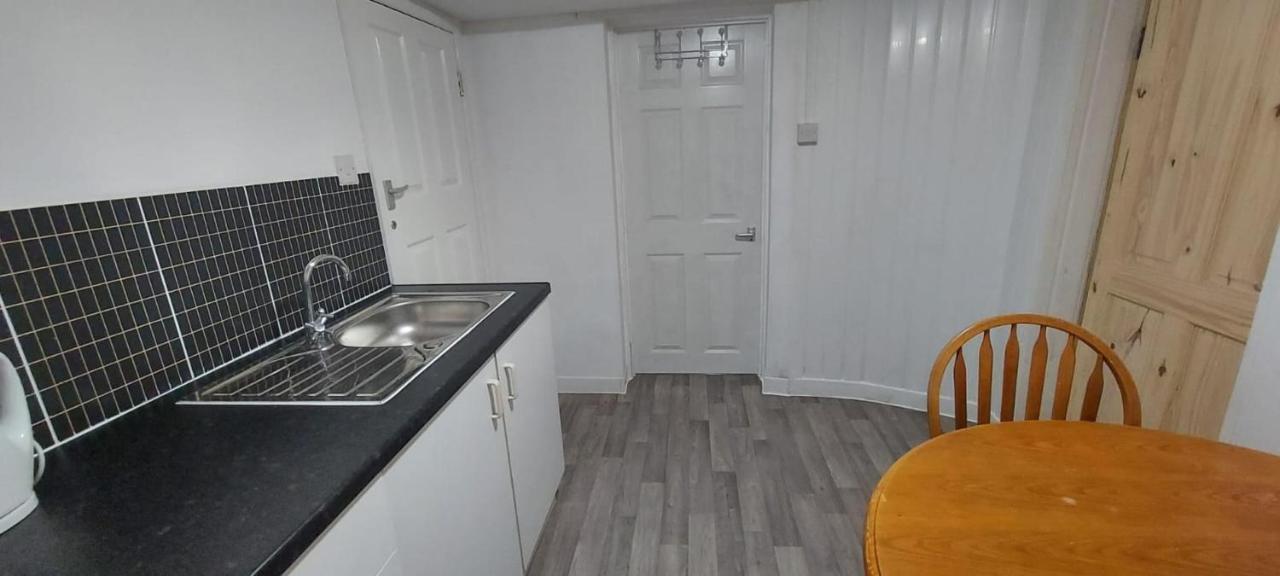 Lovely 3-Bed Apartment In Parkgate Rotherham Exterior photo
