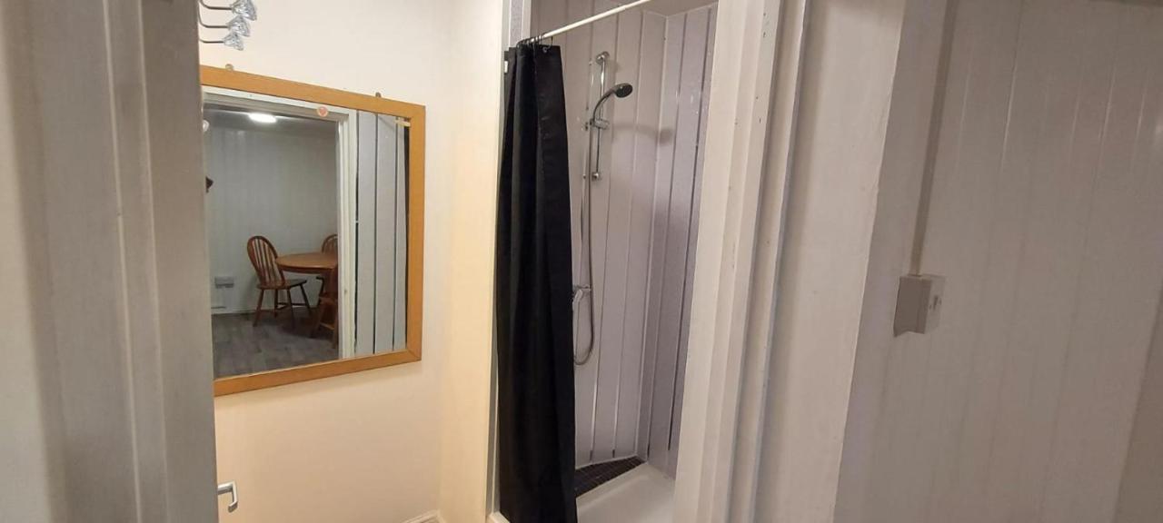 Lovely 3-Bed Apartment In Parkgate Rotherham Exterior photo