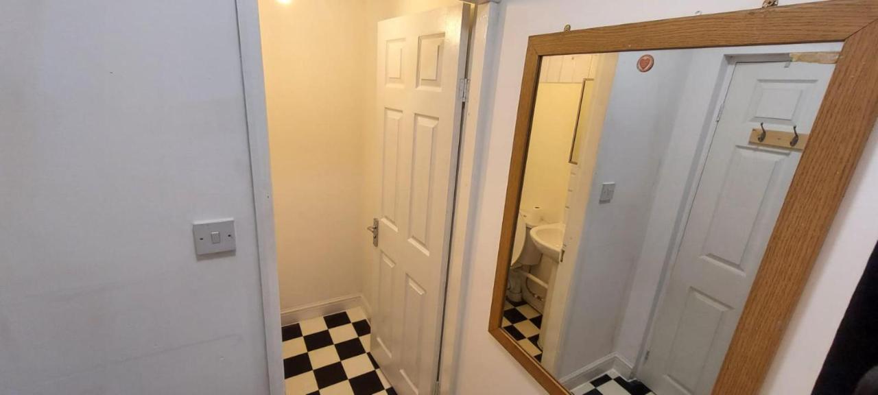 Lovely 3-Bed Apartment In Parkgate Rotherham Exterior photo