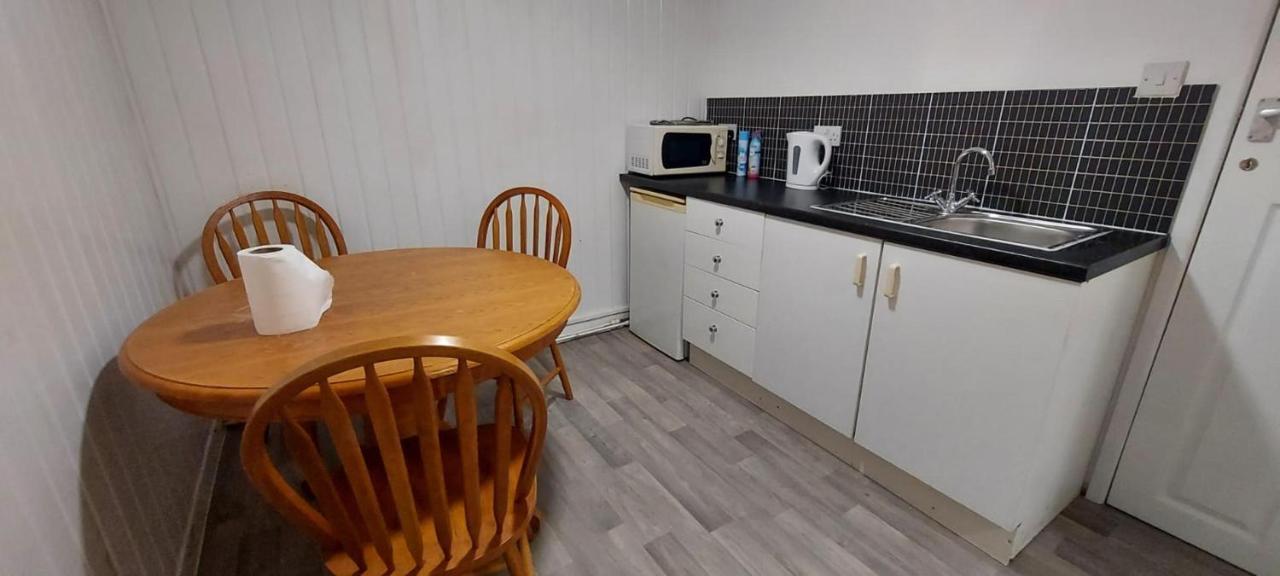 Lovely 3-Bed Apartment In Parkgate Rotherham Exterior photo
