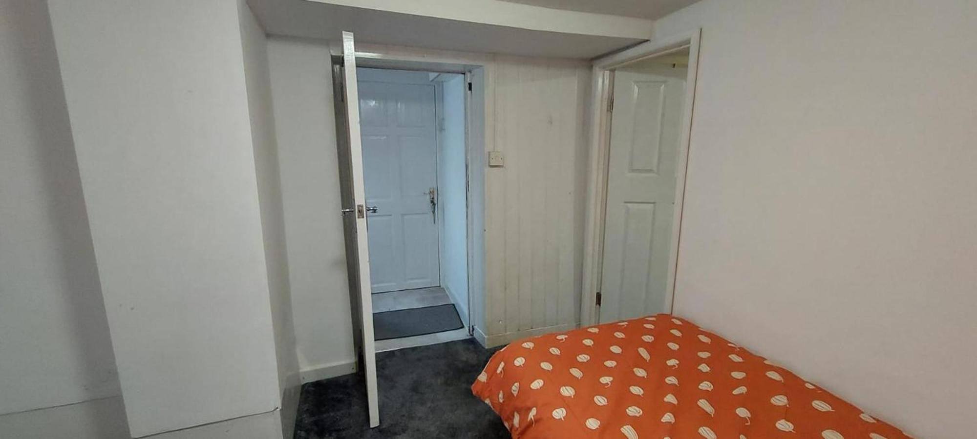 Lovely 3-Bed Apartment In Parkgate Rotherham Exterior photo